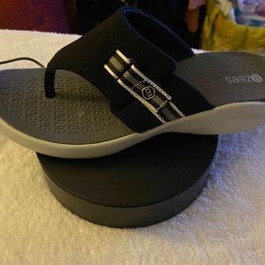 BZees Camp Out Sandals, Size 7